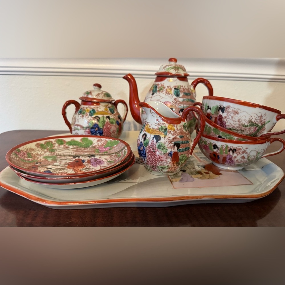 Vintage Japanese Porcelain Tea Set – Hand-Painted Geisha - Picture 11 of 13